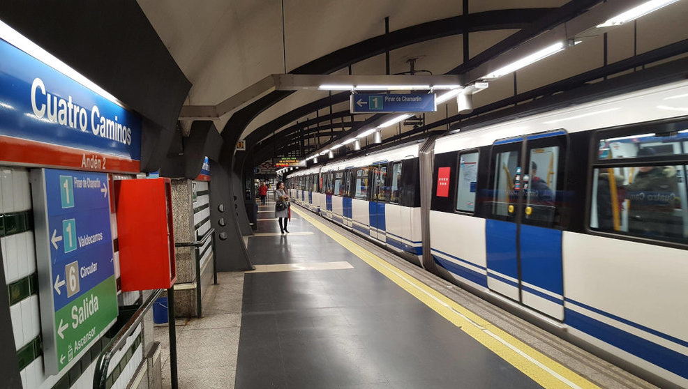 Metro estacionado en Cuatro Caminos / Metro de Madrid