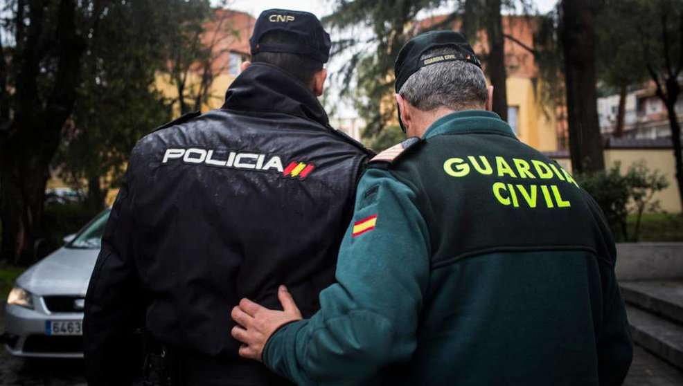 Un Policía Nacional junto a un Guardia Civil / Foto: Guardia Civil