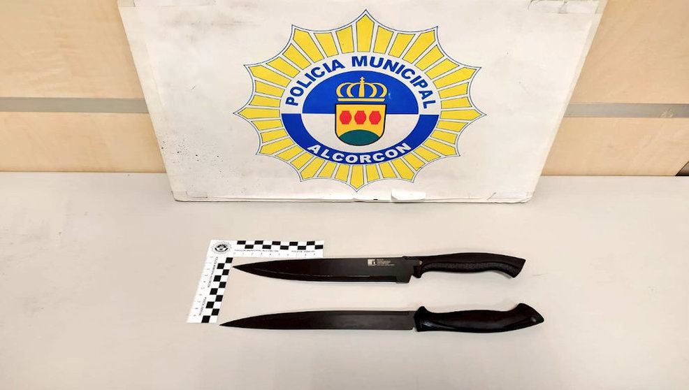 Cuchillos requisados a la mujer detenida / Policía Local de Alcorcón