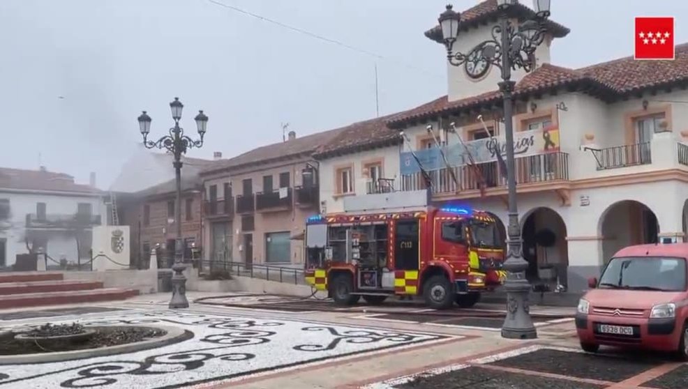 Imágenes de la zona del incendio en la Plaza Mayor de Griñón / 112 Emergencias