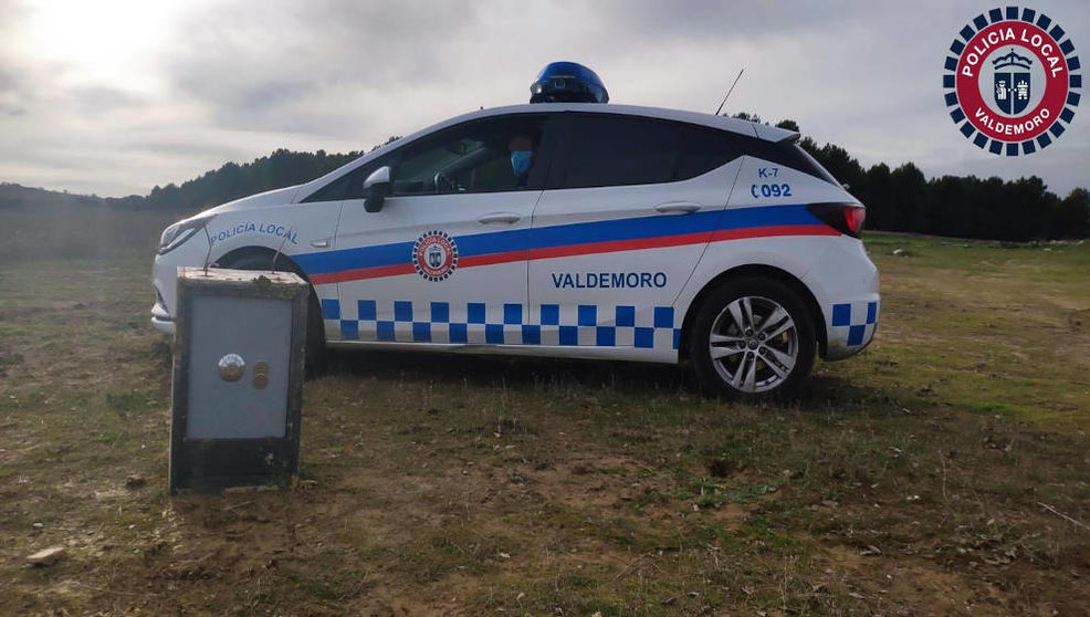 Vehículo de la Policía de Valdemoro junto a la caja fuerte / Policía Local de Valdemoro