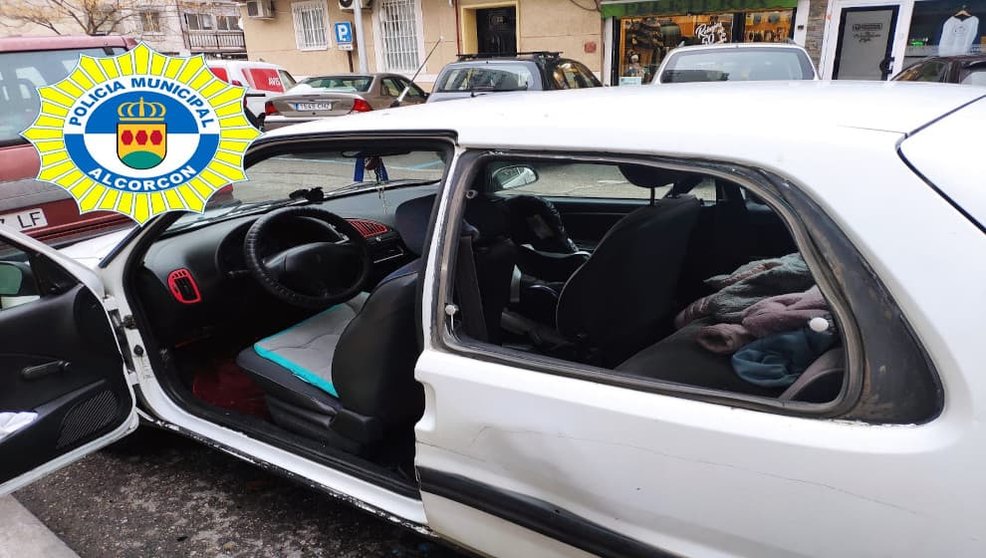 Vehículo en el que quedó atrapada la bebé / Foto: Policía Local de Alcorcón